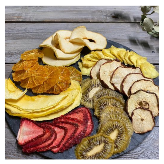 Naranja, fresa, kiwi, manzana, piña, pera y mango deshidratados sin azúcar.